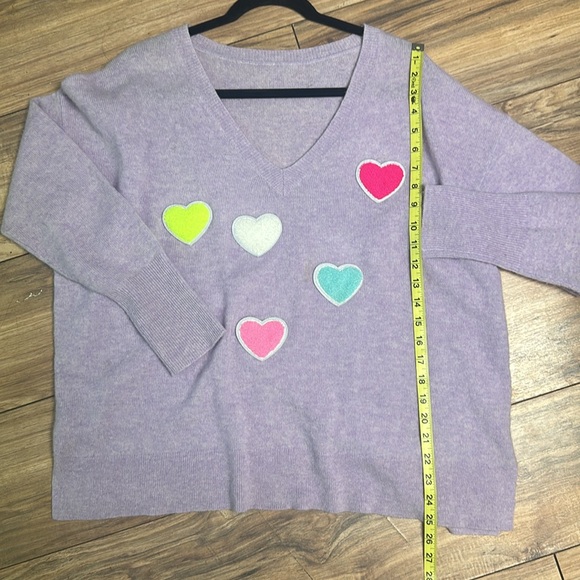 Purple Heart-Embellished Women's 100% cashmere oversized Sweater. - Picture 6 of 7